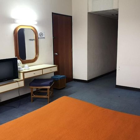 Oyo 89692 Perkasa Hotel Tenom Zewnętrze zdjęcie