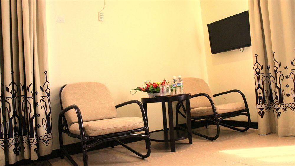 Oyo 89692 Perkasa Hotel Tenom Zewnętrze zdjęcie
